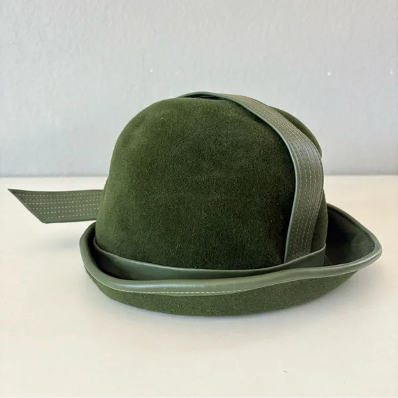 Women's Church Hat Green Retro Felt Made in Italy Brim Size 22.5 The Hat Rack - Picture 1 of 8
